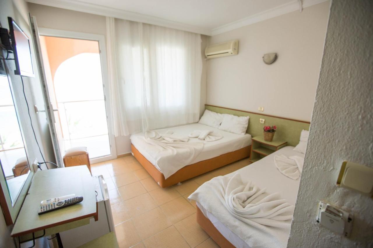 Holiday Hotel คูซาดาซี ภายนอก รูปภาพ