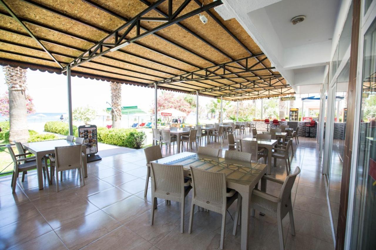 Holiday Hotel คูซาดาซี ภายนอก รูปภาพ