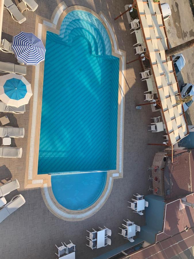 Holiday Hotel คูซาดาซี ภายนอก รูปภาพ