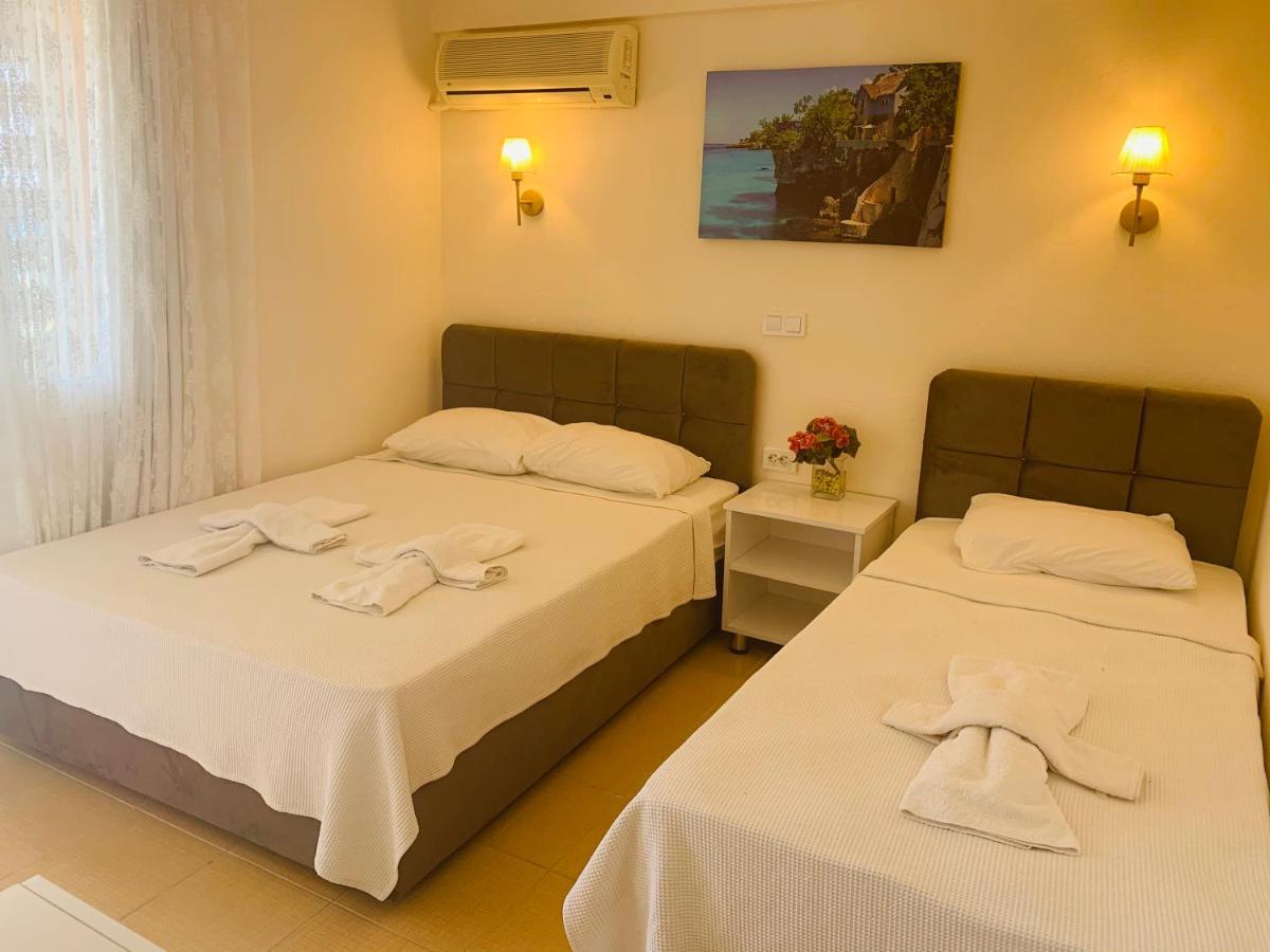 Holiday Hotel คูซาดาซี ภายนอก รูปภาพ