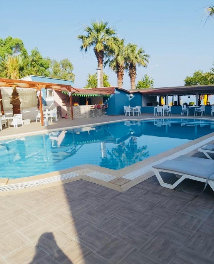 Holiday Hotel คูซาดาซี ภายนอก รูปภาพ